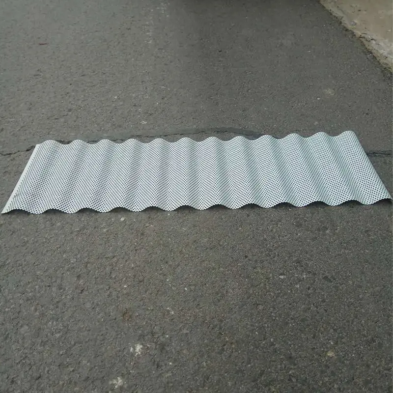 Perforované profilované kovové panely